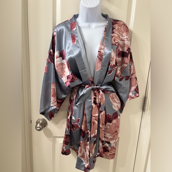 Floral robe - Picture 3 of 5